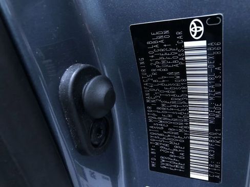 Used 2025 Toyota Corolla LE image 32