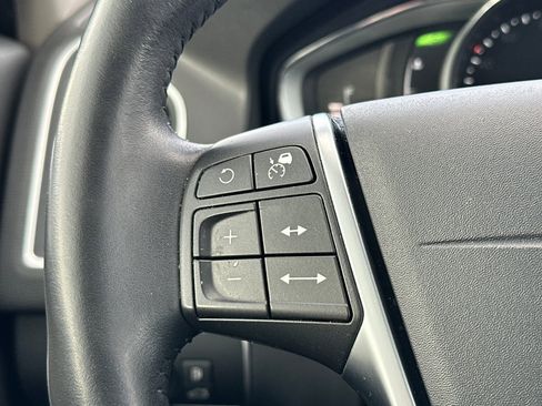 Used 2017 Volvo XC60 T5 Dynamic w/ Advanced Package image 27