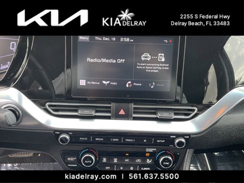 Certified 2022 Kia Niro EX image 18