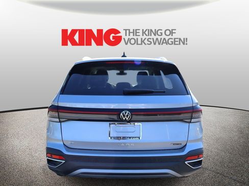 New 2026 Volkswagen Taos SE image 4