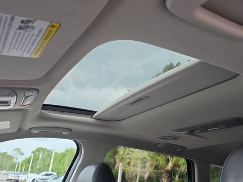 Certified 2025 Kia Telluride S FWD image 32