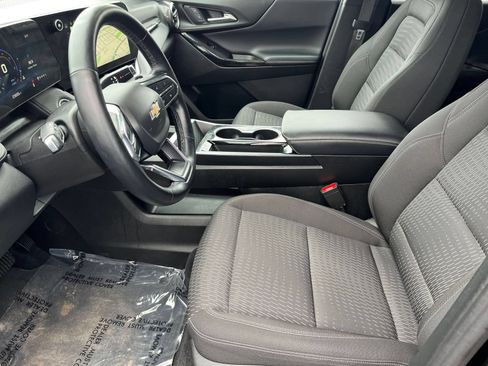 Used 2025 Chevrolet Equinox LT FWD image 30