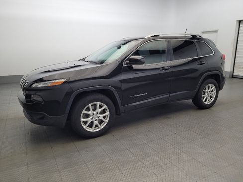 Used 2016 Jeep Cherokee Latitude image 2