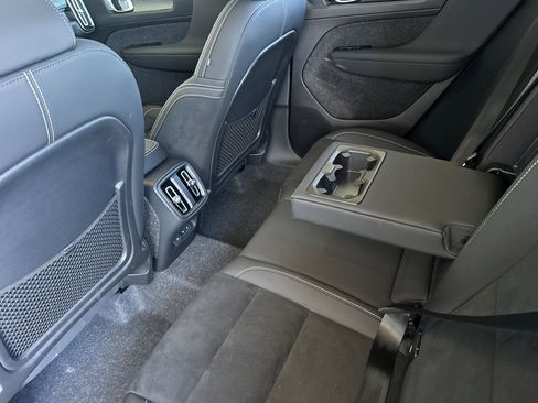 Certified 2025 Volvo XC40 B5 Plus image 5