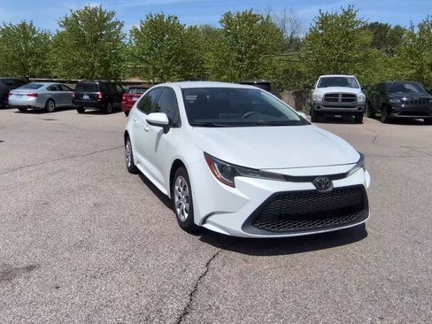 Used 2020 Toyota Corolla LE FWD image 2