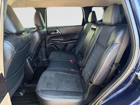 Used 2023 Mitsubishi Outlander SE AWD/4WD image 17