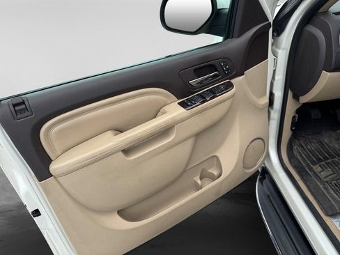 Used 2014 GMC Yukon XL Denali RWD image 16