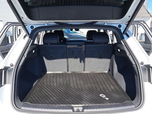 Used 2024 Audi Q4 e-tron Premium Plus image 12