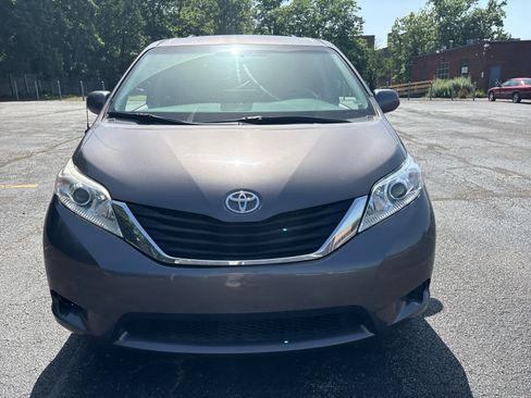 Used 2012 Toyota Sienna LE w/ Towing Pkg FWD image 15