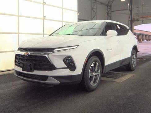 Used 2025 Chevrolet Blazer LT image 1