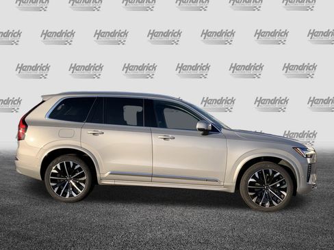 Used 2025 Volvo XC90 B5 Plus image 11