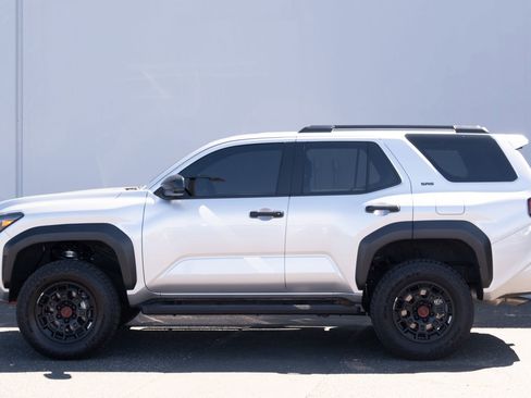 Used 2025 Toyota 4Runner SR5 AWD/4WD image 25