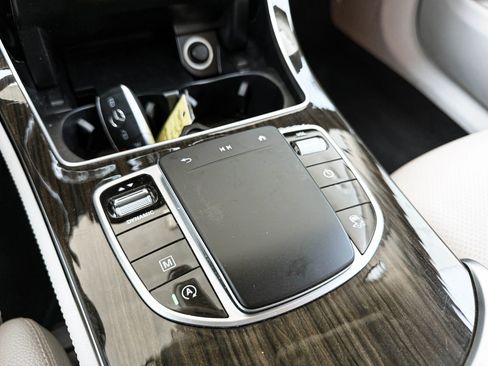 Used 2020 Mercedes-Benz GLC 300 4MATIC w/ Premium Package image 21