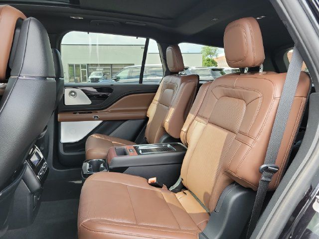 Used 2024 Lincoln Aviator Reserve w/ Equipment Group 201A AWD/4WD image 23
