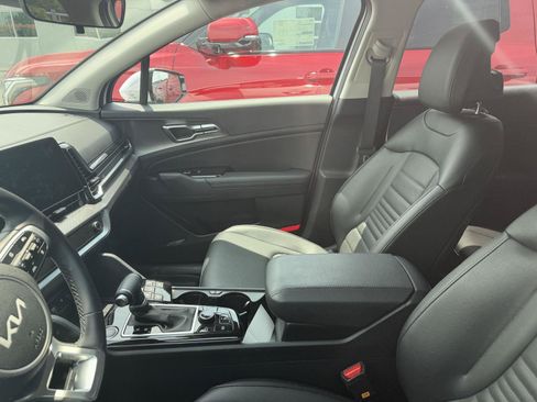 Used 2025 Kia Sportage SX FWD image 9