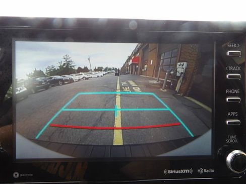 Used 2021 Toyota Corolla SE w/ SE Preferred Package FWD image 23