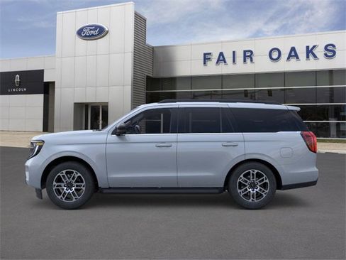 New 2025 Ford Expedition Active image 3