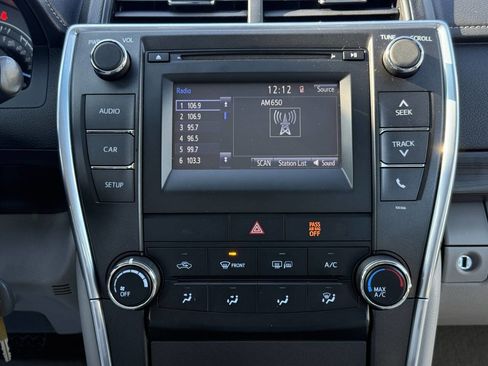 Used 2015 Toyota Camry LE image 14