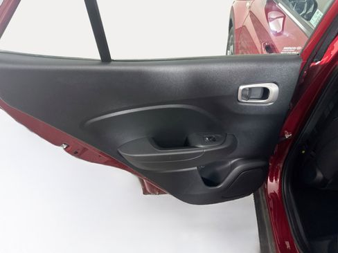 Used 2025 Hyundai Venue SEL FWD image 26