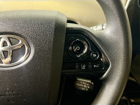 Used 2019 Toyota Prius LE image 19