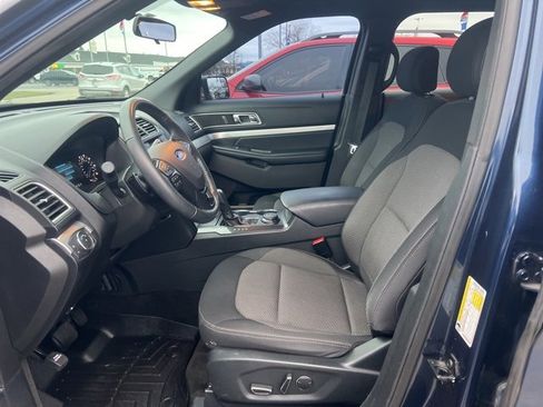 Used 2017 Ford Explorer XLT image 6
