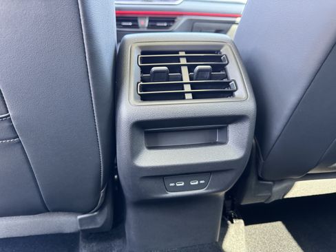 Certified 2025 Volkswagen Tiguan SE AWD/4WD image 30