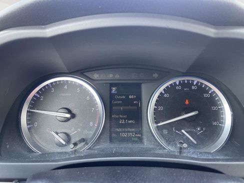 Used 2018 Toyota Highlander XLE image 2