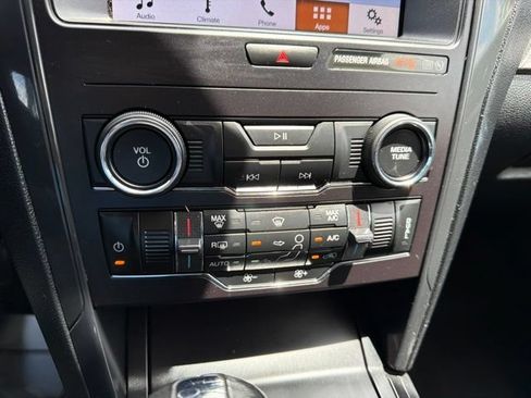 Used 2019 Ford Explorer XLT w/ Equipment Group 201A AWD/4WD image 23