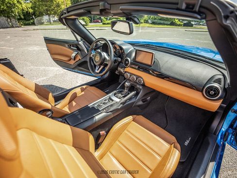 Used 2017 FIAT 124 Spider Lusso RWD image 42