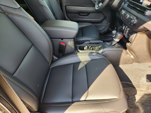 New 2026 Jeep Gladiator Sport AWD/4WD image 14