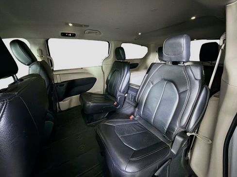 Used 2022 Chrysler Pacifica Touring-L FWD image 24