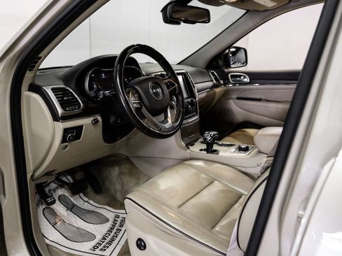 Used 2015 Jeep Grand Cherokee Overland image 3