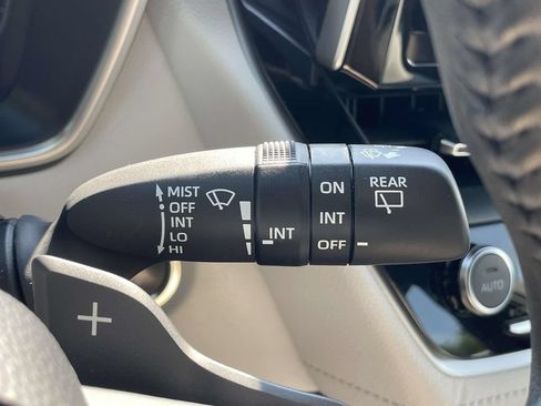 Used 2025 Toyota Corolla SE FWD image 30