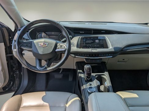 Used 2023 Cadillac XT4 Premium Luxury AWD/4WD image 12