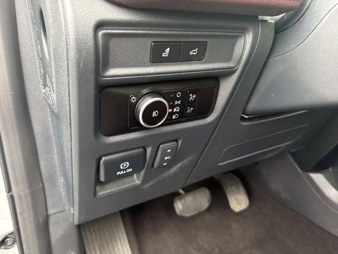 Used 2023 Ford Expedition Limited image 28