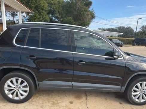 Used 2011 Volkswagen Tiguan SE image 6
