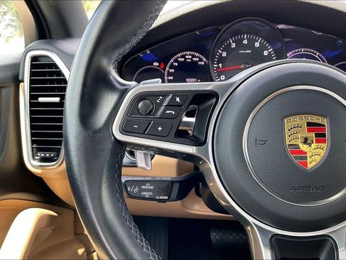 Used 2021 Porsche Cayenne Coupe AWD/4WD image 10