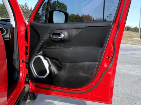 Used 2021 Jeep Renegade Sport image 17