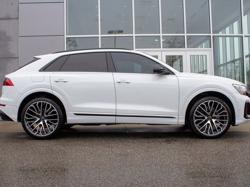 Used 2025 Audi SQ8 Premium Plus w/ 23" Wheel Package image 4
