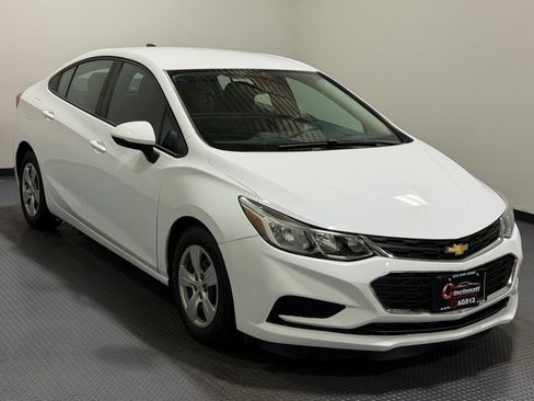 Used 2017 Chevrolet Cruze LS FWD image 4