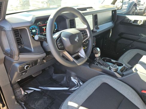 New 2025 Ford Bronco 4-Door image 8