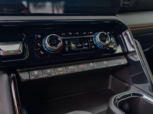 New 2026 GMC Sierra 2500 AT4 w/ AT4 Premium Plus Package AWD/4WD image 16