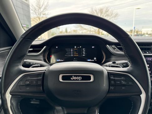 Used 2022 Jeep Grand Cherokee Limited AWD/4WD image 22