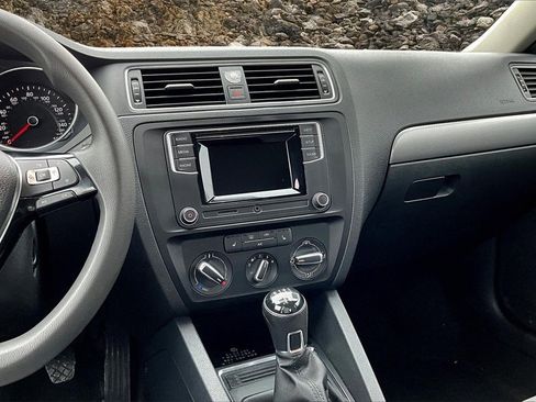 Used 2017 Volkswagen Jetta S w/ Jetta S Cold Weather Package image 6