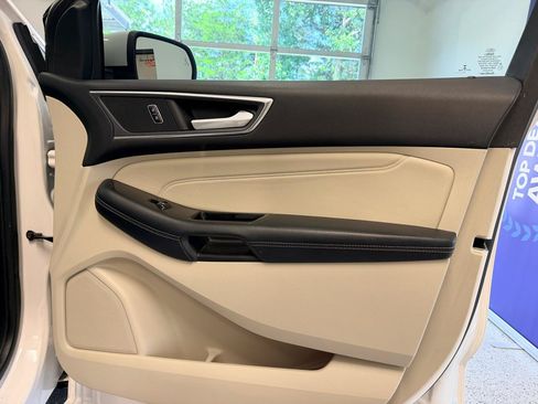 Used 2017 Ford Edge Titanium w/ Equipment Group 301A FWD image 25