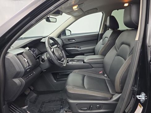 Used 2025 Nissan Pathfinder SL image 22