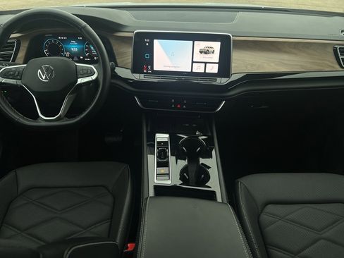 Used 2025 Volkswagen Atlas SE image 19