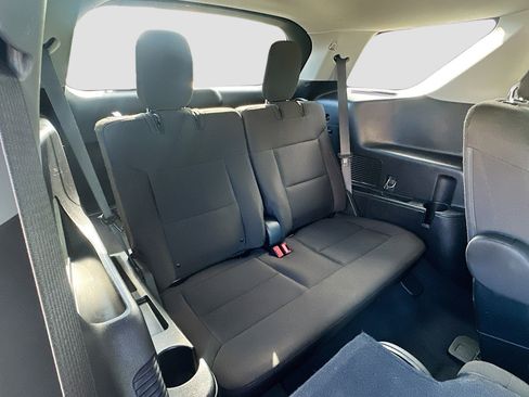 Used 2021 Ford Explorer XLT image 28