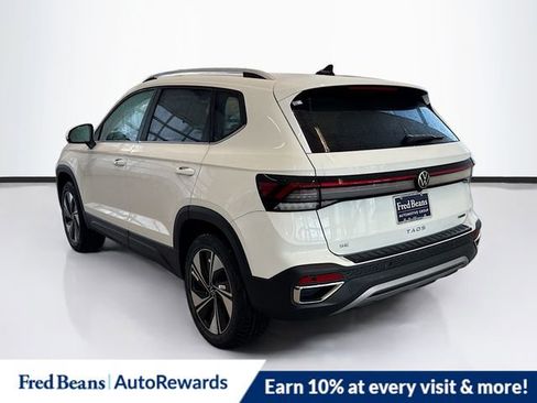 New 2026 Volkswagen Taos SE image 4