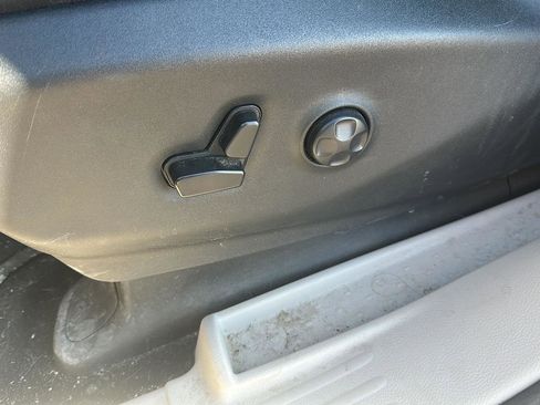 Used 2019 Chrysler Pacifica Touring Plus w/ Cold Weather Group image 10